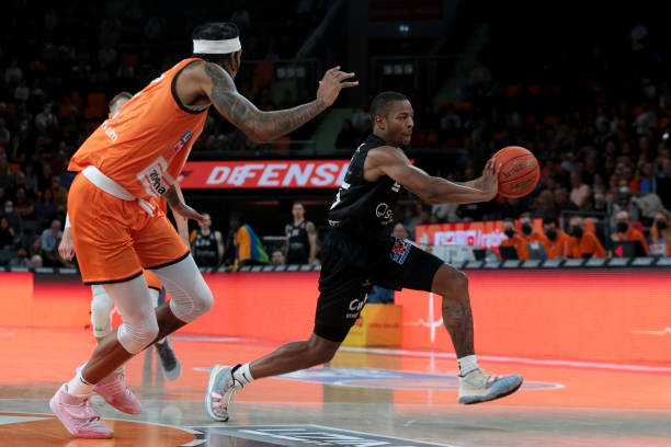 更呈现在队 更呈现在队