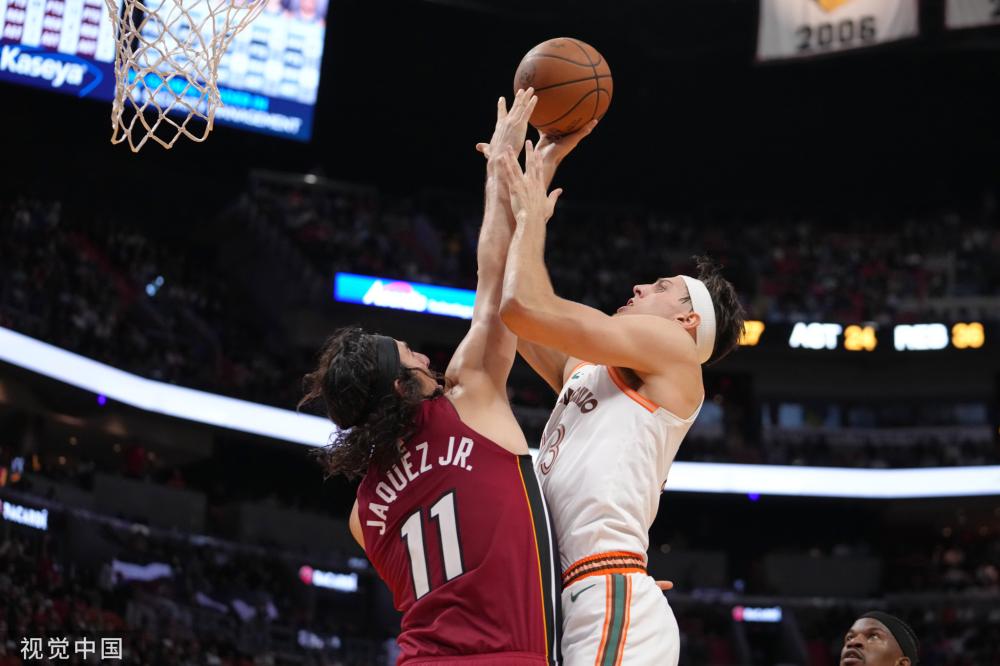 中卫与右后 中卫与右后