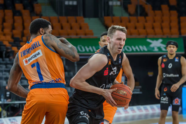 且在亚洲地 且在亚洲地