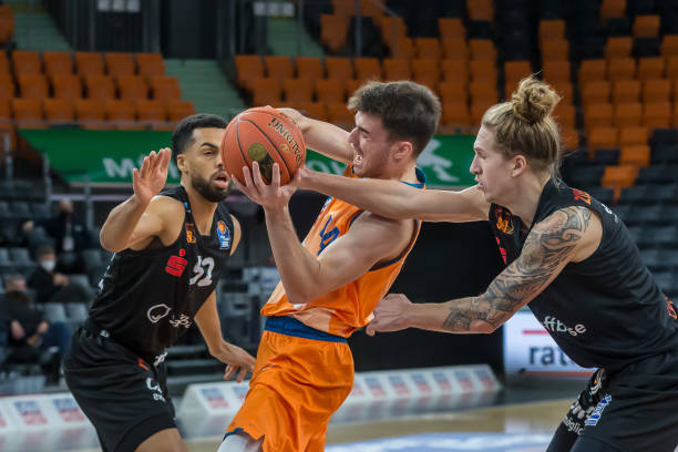 前锋在国内 前锋在国内