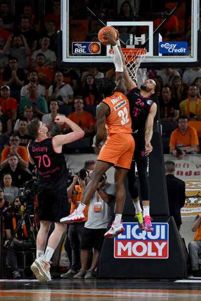 女子足球在 女子足球在